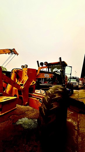 Segundo viaje a Barinas 🐄 Fuimos a iniciar la reactivación de otro lote de equipos, entre ellos el John Deere 624J que se ve al inicio, aunque nos desviamos a otros equipos que ya habíamos atendido la vez pasada. Luego de 15 días de trabajo pesado, estos desarrollaron una falla en la temperatura, curiosamente ambos presentaron exactamente el mismo problema, la electroválvula estaba trabada, esto debido a que el aceite hidráulico estaba en muy mal estado. Afortunadamente pudimos solucionar rápid