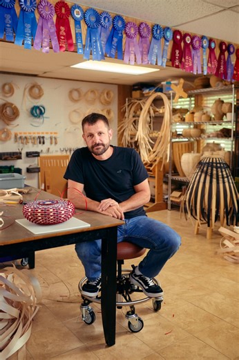 Meet Jeremy Frey, an artist and 2025 #MacFellow balancing tradition with innovation in technically precise and visually stunning woven artworks. Frey is descended from a long line of Wabanaki basket makers, and his art is imbued with the value systems, environmental stewardship, and history of traditional Wabanaki ash and sweetgrass basketry. Through experimentation with color, form, and materials, he forges a singular aesthetic that blurs the boundaries between craft, design, and contemporary a