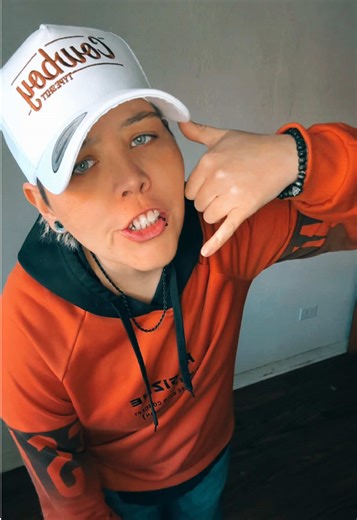 This is the energy I’m bringing into this year. If you move authentically, there’s no need to hide. Say it with your chest pookie. I always find out. There are eyes everywhere. #liveauthentically #donthide #unbothered #lesbian #wlw