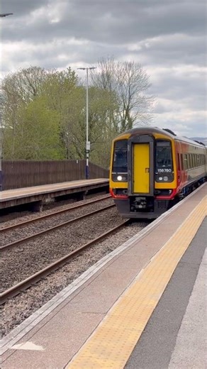 158780 & 158813 passing Hathersage on the 15l 1451 to Norwich from Liverpool Lime Street 19/04/26