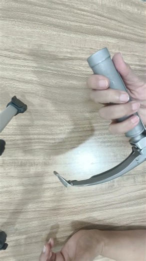 Mc Coy Laryngoscope blade tip movement