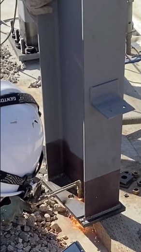 ガス溶断によるベースプレート孔の拡張（アンカーボルトの位置ズレ対応）