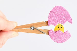 Peek-a-boo Clothespin Eggs | Hidden Chick Clothespin Easter Eggs