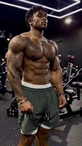 4 exercises that make you look explosive 💪🏾 @menufit.app If you’re out & don’t have time to cook at home, MenuFit allows you to search any food place & it shows you what is the “Top 3 Fat Loss” options & “Top 3 Muscle Building” meals. @menufit.app even allows you to see how many calories & protein each meal has so you can keep track and stay on top of your fitness goals. This app makes working on the go much easier… If you want to look more explosive you need to target your Shoulders, Chest, &