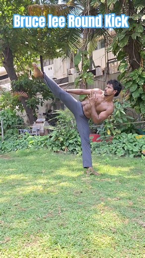 Bruce lee Round Kick #brucelee #bruceleetechniques #roundkick #jkd #tutorial #trick #shorts