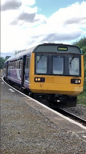 Class 142 Northern Pacer departing from Bedale Station on the Wensleydale Railway #train #class142
