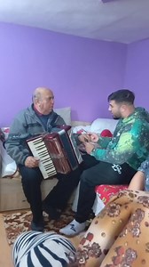 #comedi ia scos lary armonia din cureaua de la acordeon acolo le avea pitite 🤣🤣🤣 | Marinel Florinel Stângă
