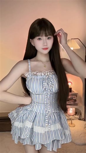 尤莉娅 on Instagram: "天灵灵，地灵灵，再瘦十斤，肯定行🤍 裙子来自 @vni.my21 店主亲自代购！上新了好多漂亮衣服快拉上姐妹们去逛逛🛒"