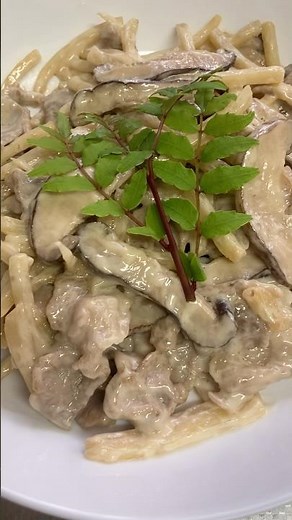 I made stir-fried shredded bamboo shoots, pork, and shiitake mushrooms with oyster sauce and mayo...