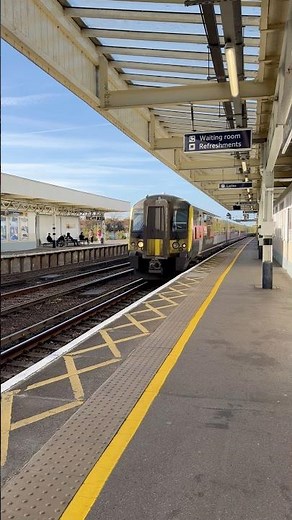 💨 Class 444 Says Hello with a Horn! 🚄