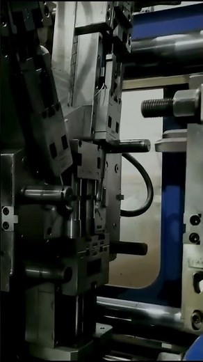 Collapsible Core Mechanism for Plastic Pipe Fitting Molds