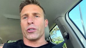 Hulk Hogan: Wrestler Natalya Neidhart honors legend