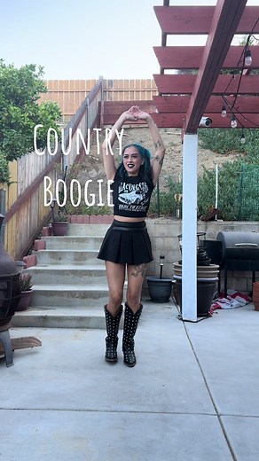 “Country Boogie” is my brand new line dance!! Can’t wait to teach this to y’all! This is a 32 count 4 wall beginner line dance with 2 back to back tags. As soon as I heard this song from @Adam Mac I knew I had to choreograph a line dance for it. So stoked to dance this one all summer with y’all! Tutorial and step sheet out soon🖤 Dance: Country Boogie choreographed by CountryDanceKris Song: Dust Off Your Boots by Adam Mac #sandiegolinedance #sandiegolinedancers #sandiegolinedancing #sandiegoline