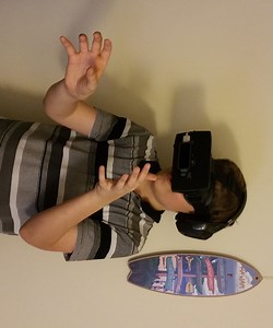 Become Tony Stark: Mobile Virtual Reality Setup With Leap Motion