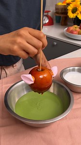 60K views · 155 reactions | Baby Yoda Caramel Apple! This apple pie is simply the best in the galaxy 不敖 | Chefclub GruB | Facebook