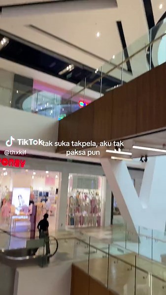 Exploring Modern Mall Interiors: Architecture and Design