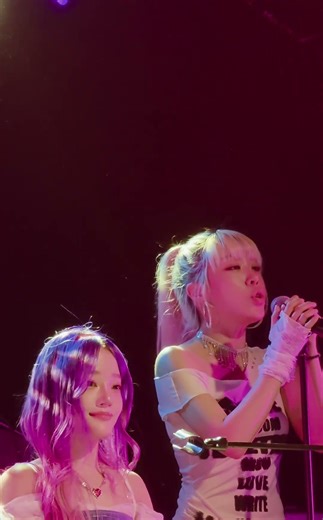 Rolling Quartz Perform An Acoustic Version Of Romantist [London 2026] #rollingquartz #롤링쿼츠 #korean