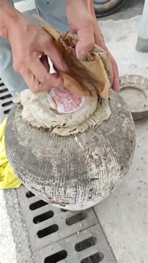 He Opened This Jar After 21 Years… What He Found Was Shocking! 🍷