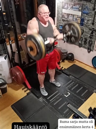 Maanantai 19.01. 2026 Hauis & forkku jumppa.. Ja tässä videossa punnasin ensin että tangossa oli 100kg.. Sekä tämän videon sarjat oli = 3x100kg hauiskääntö kulmatangon kanssa kapealla otteella sama 3x100kg edestä kuvattuna. Ja viimeisenä sarjana otin = 15x50kg leveällä otteella.. En ole 2022 jälkeen ottanut 100kg kanssa hauiskääntö, mutta saatan tänä vuonna kilpailla hauiskäännön SM kisoissa niin pitää treenata siinä tapauksessa vähän isomilla painoilla että tottuu.