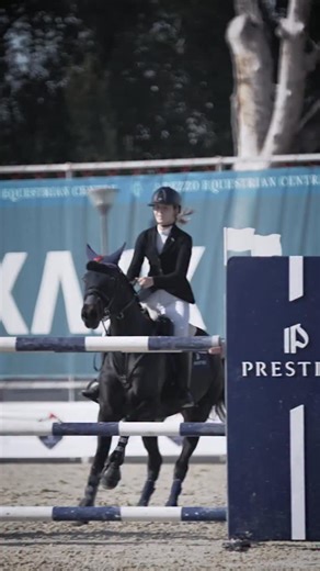 Che spettacolo i Campionati Italiani Giovanili di Salto Ostacoli Prestige all’ @arezzo_equestriancentre 🇮🇹 Siamo super orgogliosi di essere stati main sponsor di un evento così emozionante, pieno di divertimento, talento e adrenalina! 👏 Complimenti a tutti i premiati alle finali degli Assoluti Pony, Children, Junior e Young Rider, e un applauso speciale ai nostri giovani ambassador Prestige: 🥇 @giacomomartinengo– medaglia d’oro alla finale Criterium Junior 🥉 @gretagattibardelli – medaglia d
