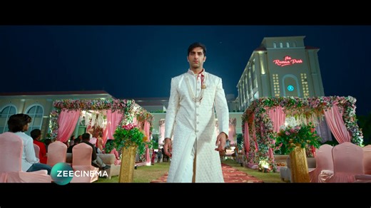 Nazar Lagi Hai Dil Ko Kiski, Dil Ye Tutaa Jaaye!💔 Dekhiye ‘Kisko Tha Pata’, a Zee Cinema film, releasing on Wednesday, 25th December at 8pm only on Zee Cinema #RatnaaSinha Akshay Oberoi #AadilKhan Ashnoor Kaur #TrizentMediaworks Zee Music Company ZEE Cinema | ZEE Cinema