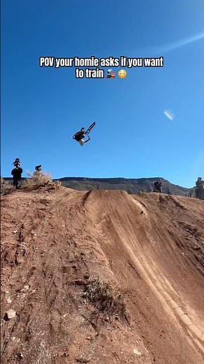 Tag the homies you train jumps with 🙌🏼😵 #mtb #shorts #subscribe