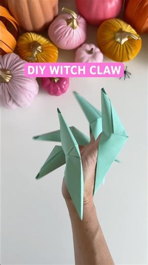DIY paper witch claw #wicked #halloween #papercrafts #halloweencrafts #diy #crafts #artandcraft