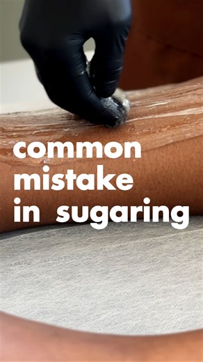 Why your sugar paste keeps sticking and how to fix it 👇 If your paste keeps grabbing your hand or dragging on the skin, you’re not doing anything “wrong.”❌ Most of the time the hand simply goes too high, the angle gets bigger, and the paste starts stretching. That’s exactly where the sticking comes from. Try this instead: - pull parallel to the skin - keep the motion quick and clean - don’t let the paste stretch - keep your working hand dry - steady pressure This small adjustment usually stops 