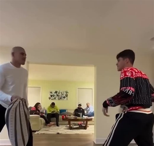 Middle Easy on Instagram: "Alex Pereira ko his son in a pillow fight 🤪💪🏻💪🏻 #alexpereira"