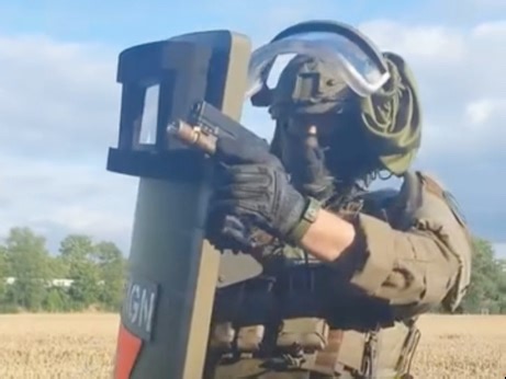 法国国家宪兵GIGN特勤队战术装备演示