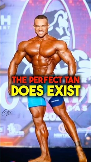 The TAN HELPS THE PHYSIQUE SO MUCH! #bodybuilder #bodybuilding #physique