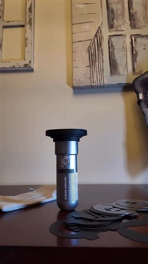 Tara l Yoga, Wellness & UGC on Instagram: "Tiny but mighty! ⚡️ Meet the NEEWER FL10, my new pocket-sized RGB light that’s completely transforming my shoots! 🎬 4 bold colors 🌈 20 creative GOBO filters 🎨 3 hours of nonstop brilliance 🔋 From cozy portraits to cinematic product shots, this mini light makes everything glow beautifully. I’m seriously obsessed! 😍 Grab yours here 👉 https://geni.us/NEEWER-FL10 And don’t forget to follow @neewer for more creator magic! 💡 #NeewerFlashlight #NeewerFL