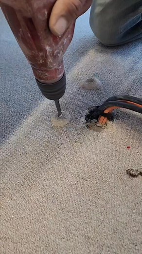 installation Colonne en aluminium à 2 faces | كهرباء عام