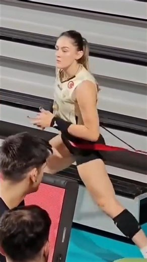 Volleyball Player hard Exercise Zehra Gunes 🥵