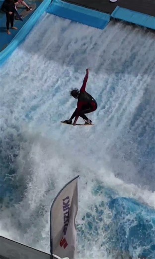 Pro flowboarders Ola Santiago Mall Sport Santiago FlowRider Flowboarding Championship Contest 2024