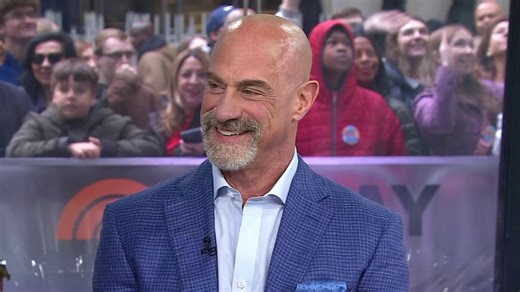 Chris Meloni dishes on S5 of 'OC,' reunion with Mariska Hargitay