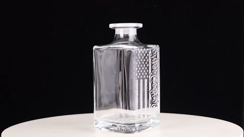 Whiskey Decanter Engraved We The People American Flag Decanter Set with 2 Glasses for Liquor Scotch Bourbon or Wine, Father's Day Patriotic Gift