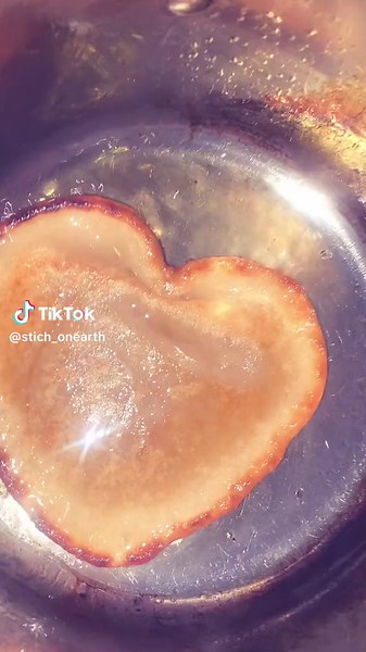 Someone’s daughter got me making heart shaped pancakes 😓💗#fypage #viraltiktokvideo #couples #single #trendingtiktok #stichonearth