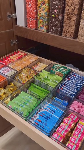 THE HOME EDIT ® on Instagram: "Nothing better than an organized rainbow snack drawer ✨ Get our @idlivesimply drawer inserts at the link in our bio"