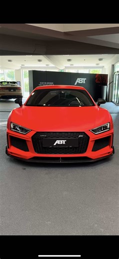 Explore the Audi R8 Showroom Experience