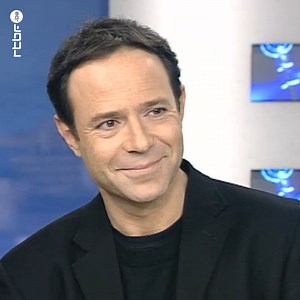 𝗝𝗼𝘂𝗿𝗻𝗲́𝗲 𝗺𝗼𝗻𝗱𝗶𝗮𝗹𝗲 𝗱𝘂 𝗹𝗶𝘃𝗿𝗲 📚 En 2000, Marc Levy présente son premier roman, "Et si c'était vrai". Le livre est un énorme succès international et se vend à plus de cinq millions d'exemplaires. Depuis, l'auteur a sorti 23 autres romans. 📺𝗗𝗲́𝗰𝗼𝘂𝘃𝗿𝗲𝘇 𝗻𝗼𝘁𝗿𝗲 𝘀𝗲́𝗹𝗲𝗰𝘁𝗶𝗼𝗻 𝗱'𝗮𝗿𝗰𝗵𝗶𝘃𝗲𝘀 "𝗟𝗶𝘁𝘁𝗲́𝗿𝗮𝘁𝘂𝗿𝗲" 𝘀𝘂𝗿 RTBF Auvio ➡ https://tinyurl.com/5796b78a | SONUMA - Les archives audiovisuelles