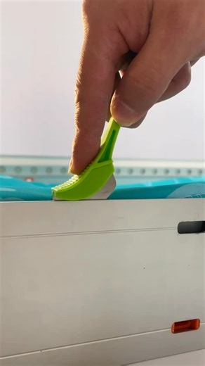 Sign Mate on Instagram: "Free Your Hands When Installing SEG Frames 🙌 #SEGTool #HandsFree #SignMakingTools #SEGFrame #EasyInstallation #DisplayTools #WorkSmarter #WorkshopLife #GraphicInstall #ToolDemo"