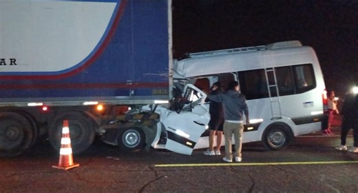Choque entre minivan y camión deja cuatro muertos en la Panamericana Sur (VIDEO)