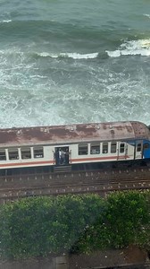 Marine bay train in Colombo ... | Karamot Ullah Biplob