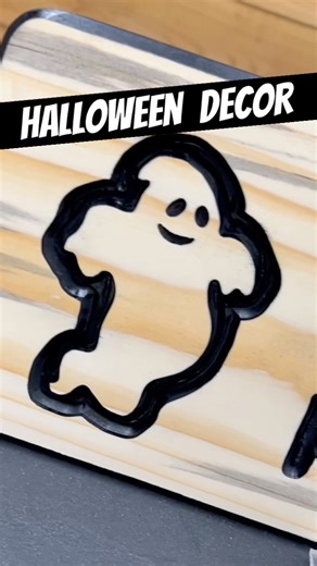 Simple Halloween Sign. Fast easy carve. All the supplies at makeawoodsign.com. #freehand #woodsigns