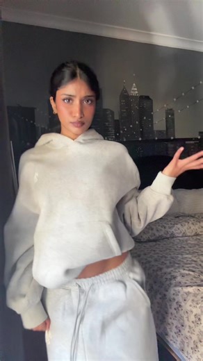 i will hit this better later🫰🏽sweatset from @aelfriceden_official use code “de1k25” #aelfriceden #sweatset #fyp #dance #sweatshirt