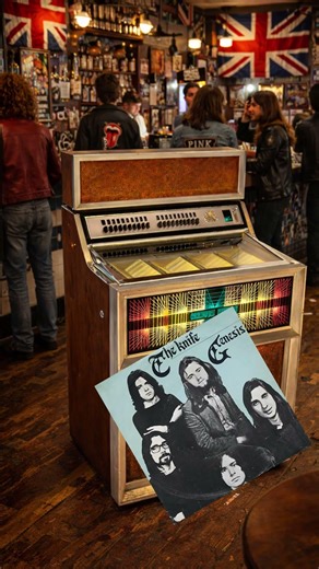 Le Juke Box 92 #genesis #progressiverock #rockband #rockmusic #70smusic #hits