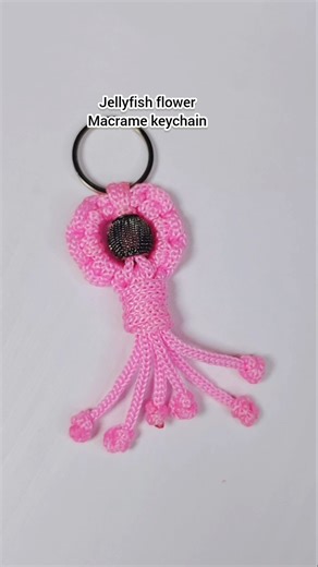 macrame keychain, jelly fish flower pattern #macramecreation #paracordknots