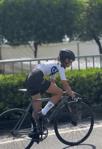 Exploring the Fixed Gear Cycling Community