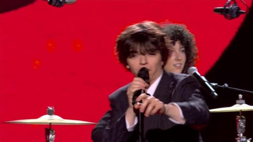Sam Sauvage fait danser la scène avec "Les Gens Qui Dansent" - Extrait vidéo Les Victoires de la Musique